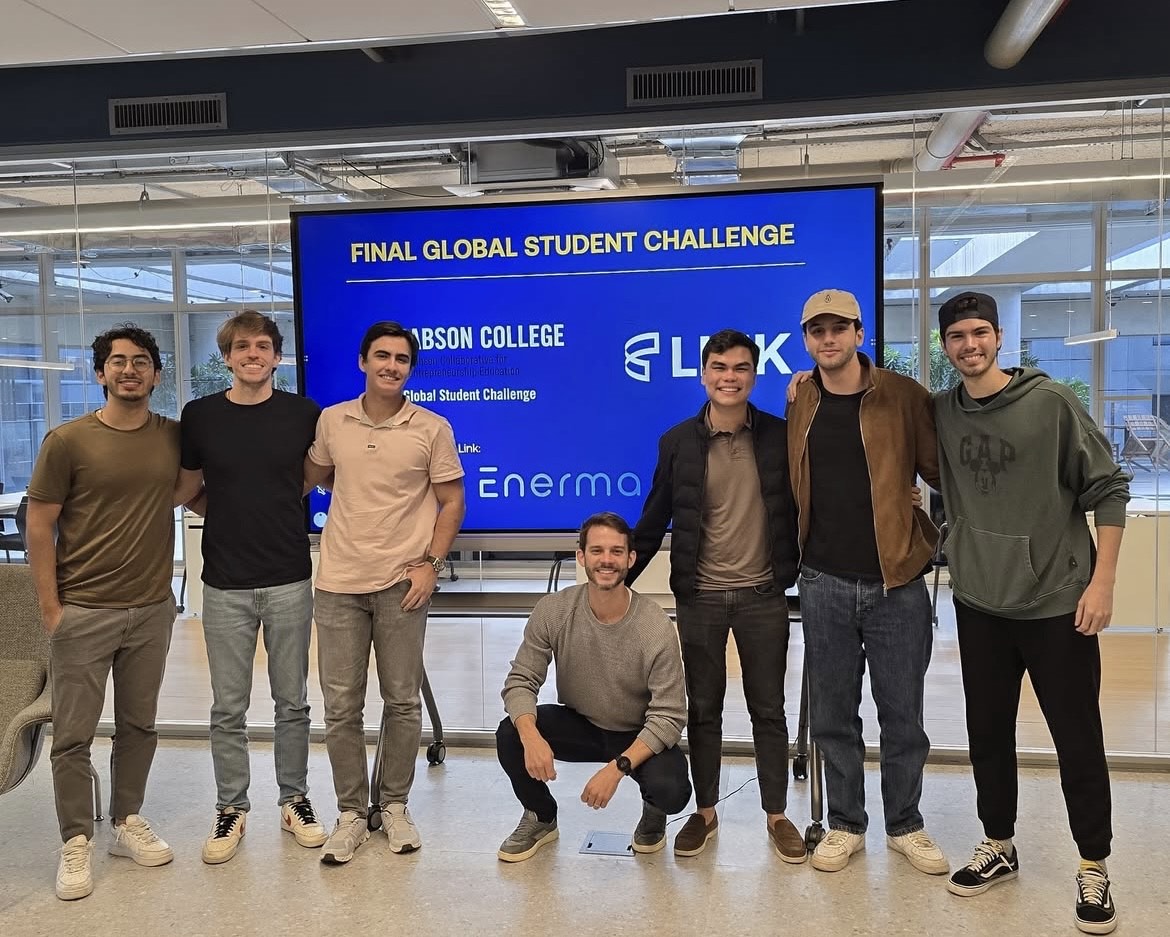 Estudantes de Administração da Link School são vice-campeões em competição internacional de Babson