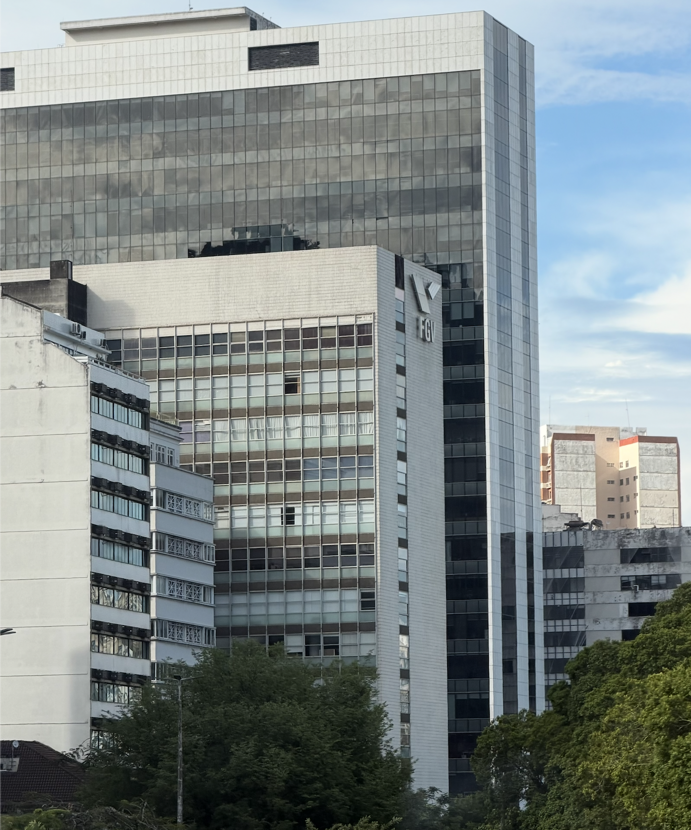 Professor e ex-aluno do Doutorado da FGV são premiados em conferência da Econometric Society